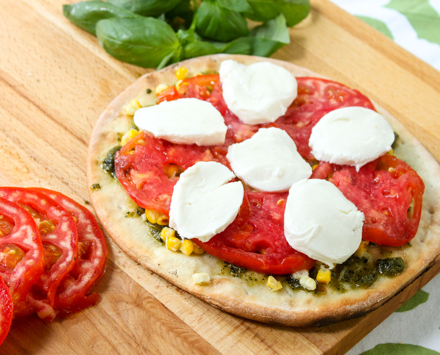 assemble-corn-pesto-pizz
