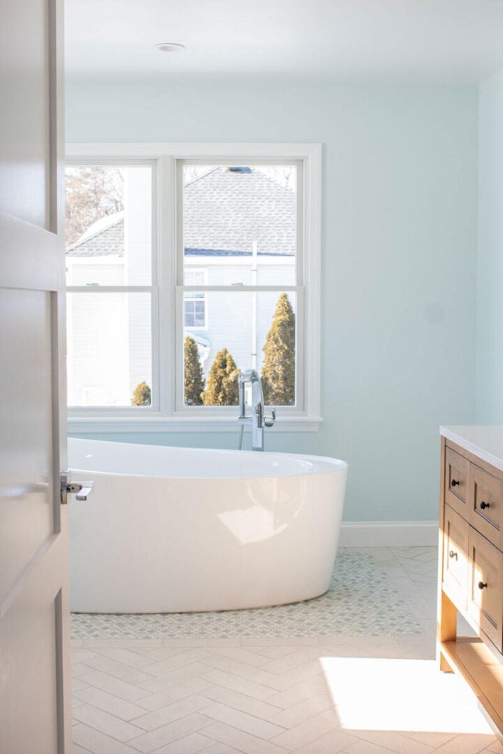 beachy-bathroom-ideas-remodeling-720x1080-1 beachy-bathroom-ideas-remodeling -bathroom tub surround tile ideas in a coastal style bath