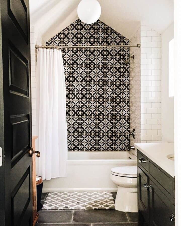 bold-black-and-white-tile-bathroom-ideas-720x899-1 bold black and white tile bathroom ideas