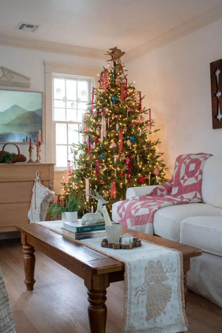 colorful-nostalgic-Christmas-tree-ideas - old-fashioned Christmas decor ideas