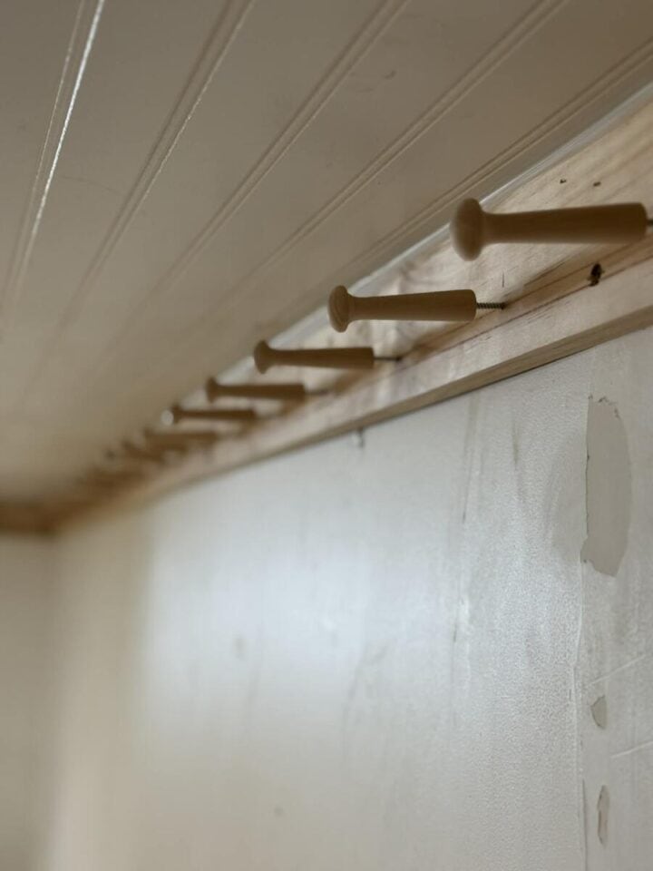 diy-pegrail-around-top-of-walls-720x960-1 DIY Pegrail around top of walls