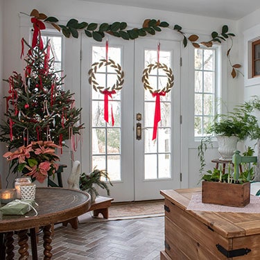 Sunroom Christmas Decorating Ideas – The Honeycomb Home