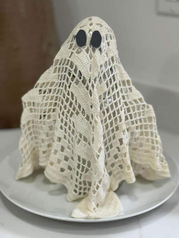 how-to-make-a-fabric-ghost-using-a-doliy-720x960-1 how-to-make-a-fabric-ghost-using-a-doliy