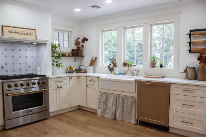 kitchen-design-by-roxanne-kwiecinski-of-the-honeycomb-home-blog-720x480-1 kitchen-design-by-Roxanne-Kwiecinski-of-the-honeycomb-home-blog
