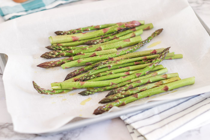 oven-roasted-asparagus-14 prepped and seasoned asparagus