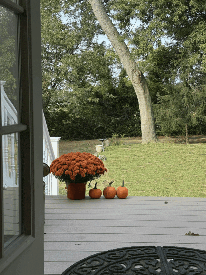 simple-outdoor-fall-decor-1-720x960-1 simple-outdoor-fall-decor