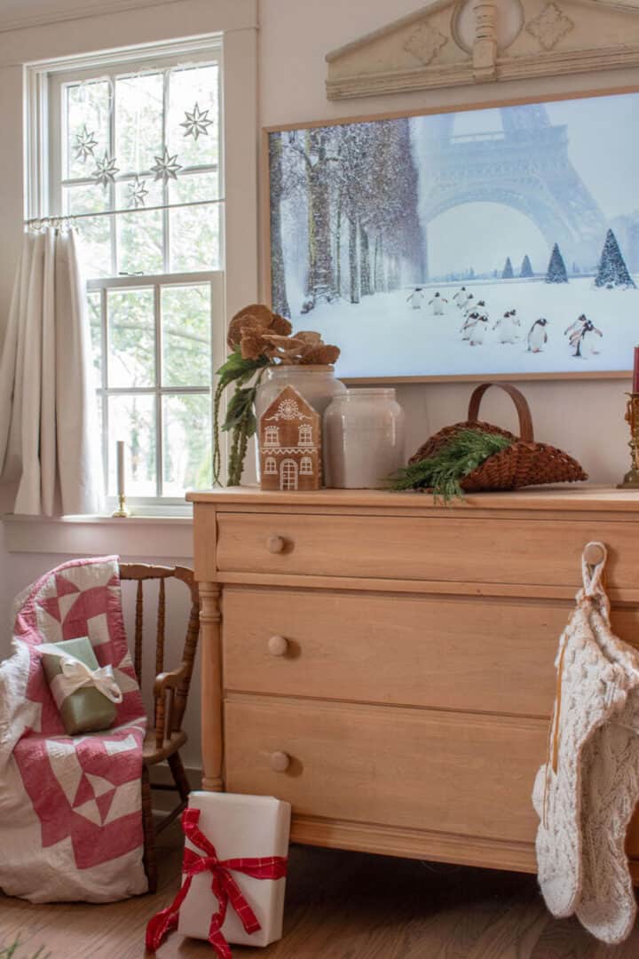 small-living-room-Christmas-decorations-cottage-styloe
