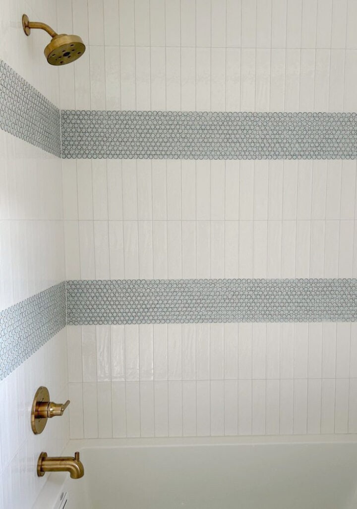 tile-pattern-ideas-for-bathtub-shower-combination-720x1027-1 tile pattern ideas for bathtub shower combination striped