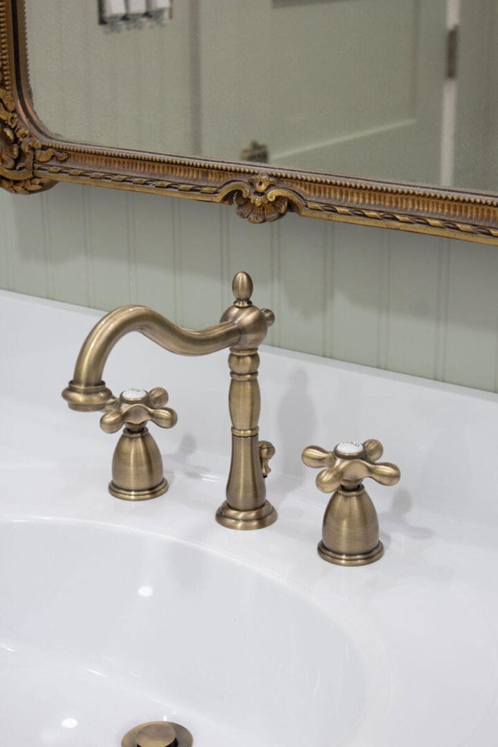 vintage-style-antique-brass-bathroom-faucet-720x1080-1 vintage-style-antique-brass-bathroom-faucet