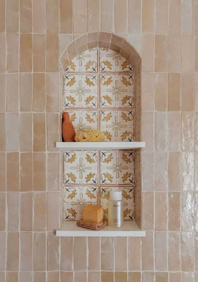 warm-tile-with-patterned-niche-inset-ideas warm-tile-with-patterned-niche-inset-ideas