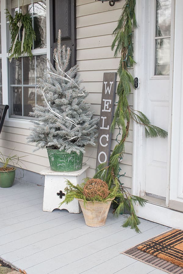 Christmas-planter-for-the-porch