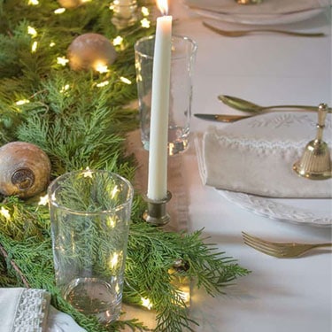 DIY Christmas Centerpieces For Table – Simple Yet Beautiful – The Honeycomb Home