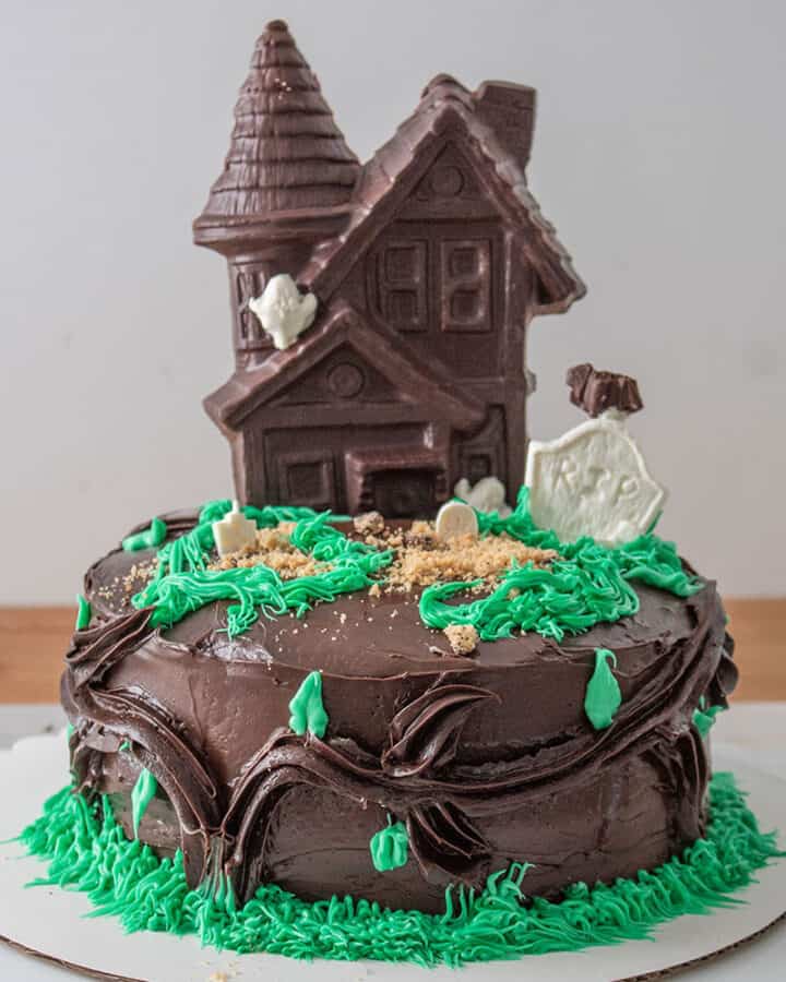 Halloween-decorating-indoor